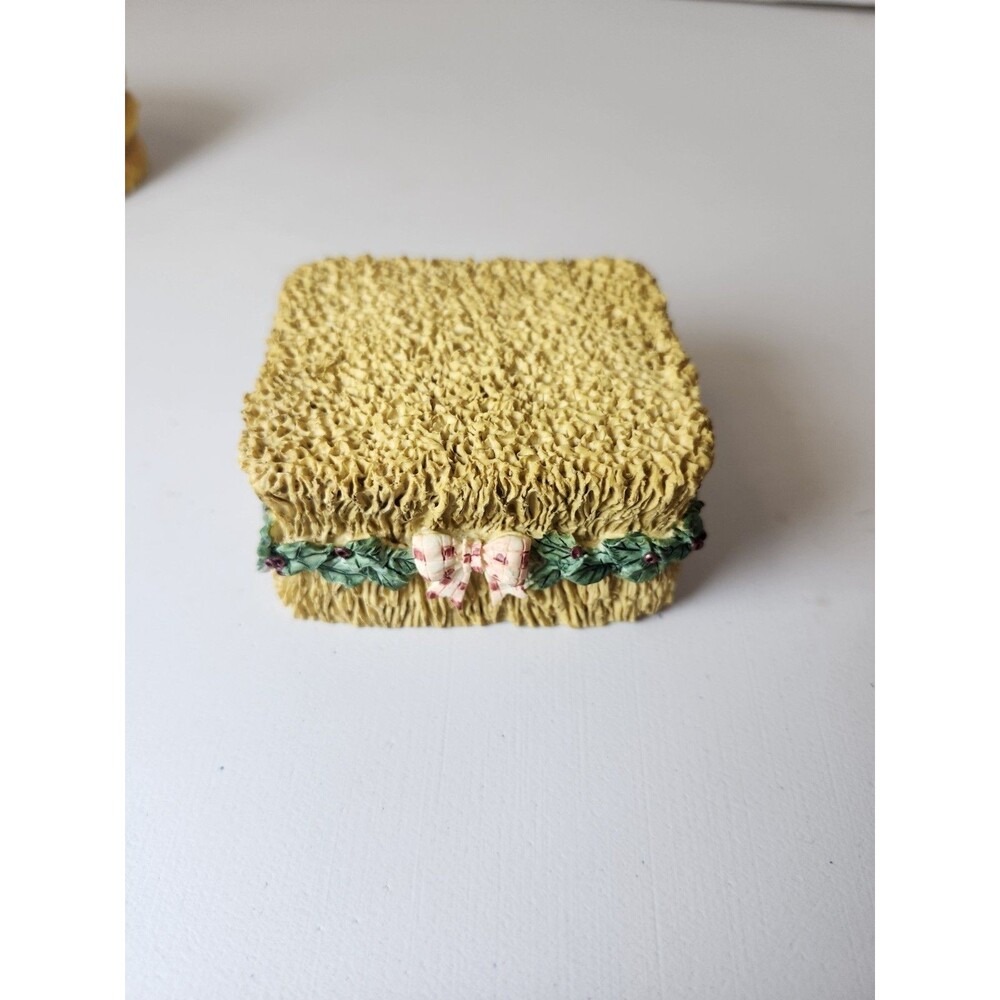 Enesco Hay stack Mary's Moo Moos 1995